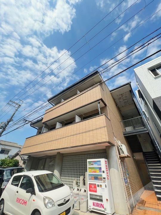 ビレッジ西野 3階建