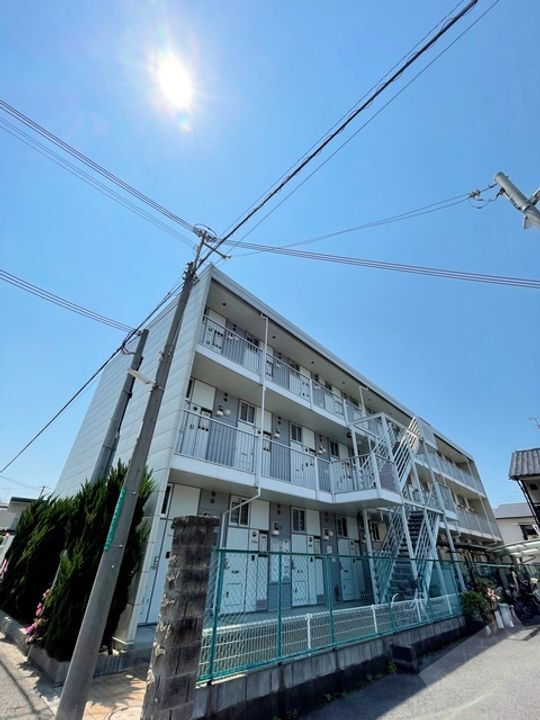 レオパレス浅香山 3階建