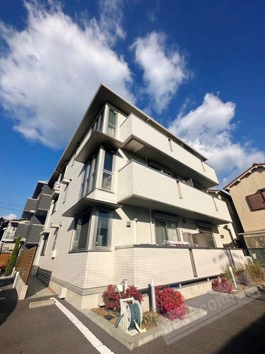 フォンターナ 3階建