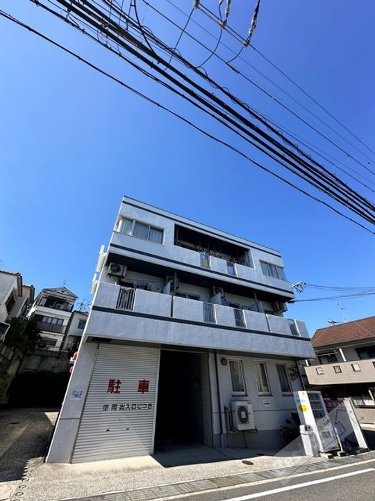 パイン北野田 3階建