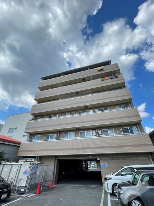 リベラルアージ 6階建