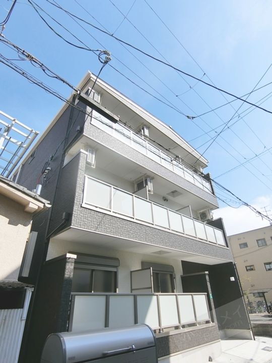 ラ・セーヌ安立 3階建