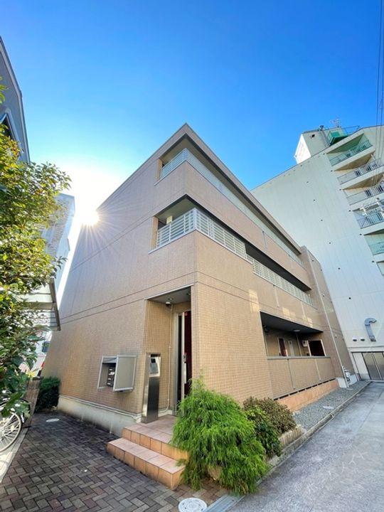 ロベリア宮町 3階建