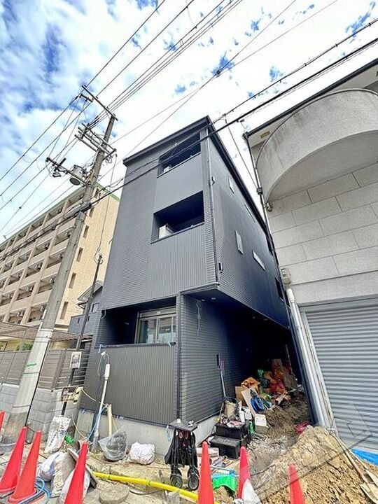 ｃｙｓ　ａｂｅｎｏ　ｅａｓｔ 3階建