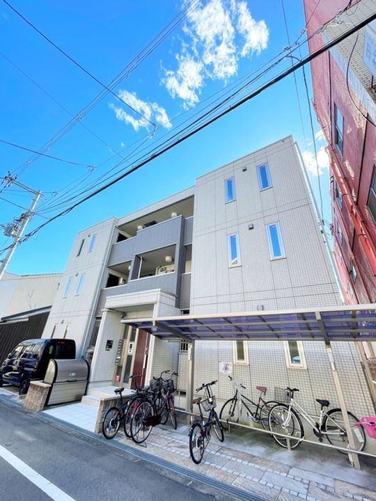 Ｈａｌｅ　Ｋａｎａｎｉ 3階建
