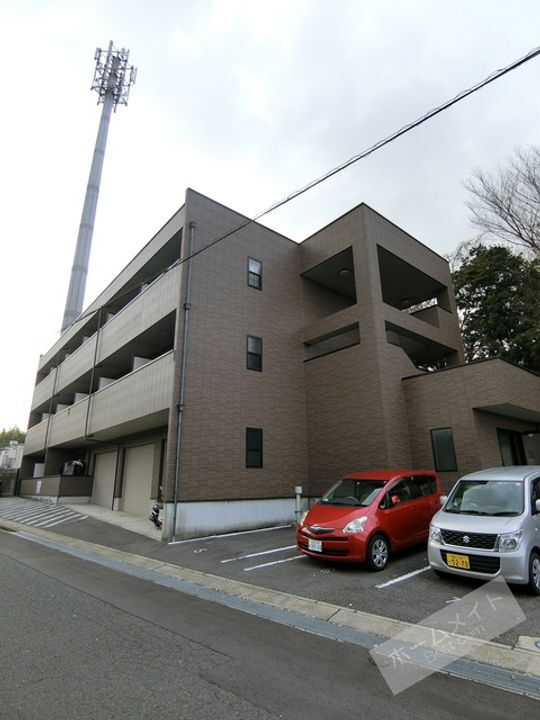 アンプルールフェールフォルス 3階建