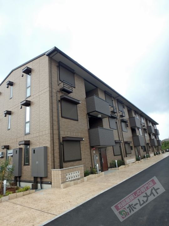 Ｄ−ｒｏｏｍセピアコート鳳 3階建
