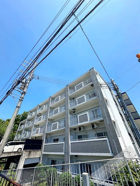 ウエスト　イン　ヒルズ 5階建