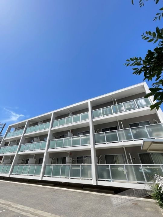 コート石津川 3階建