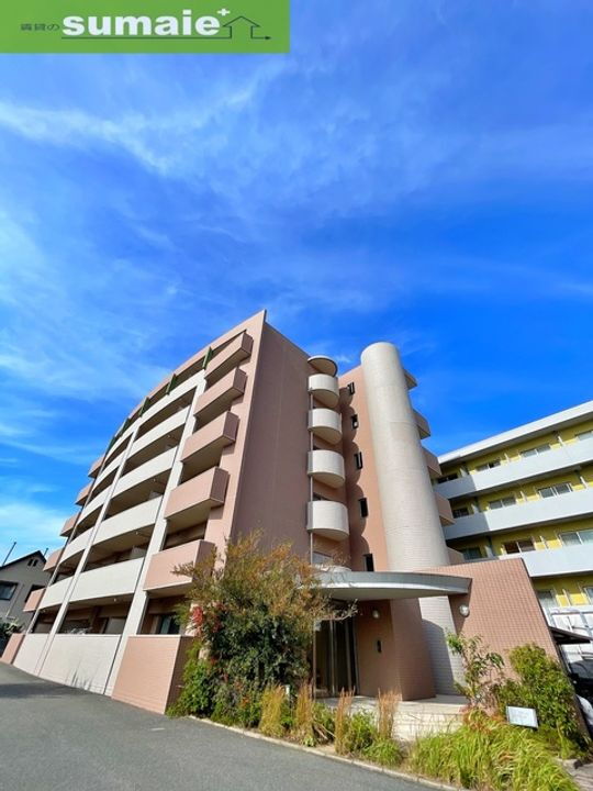 ノイフロイデ 6階建