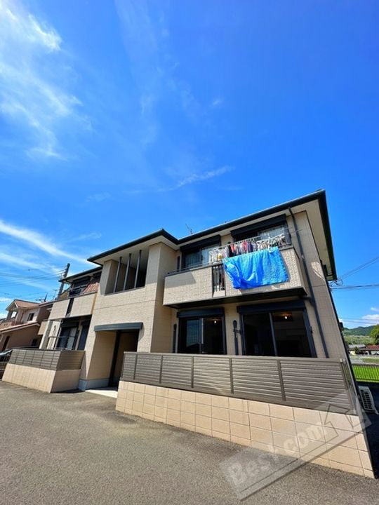 シャーメゾン堀口　 2階建