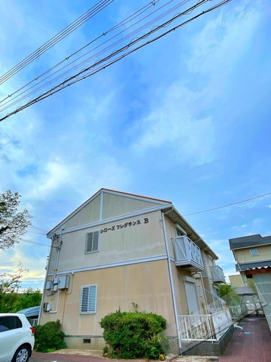 シローズフレグランス 2階建