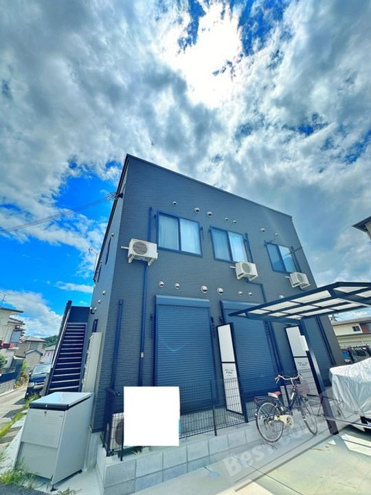 エイト三葛 2階建
