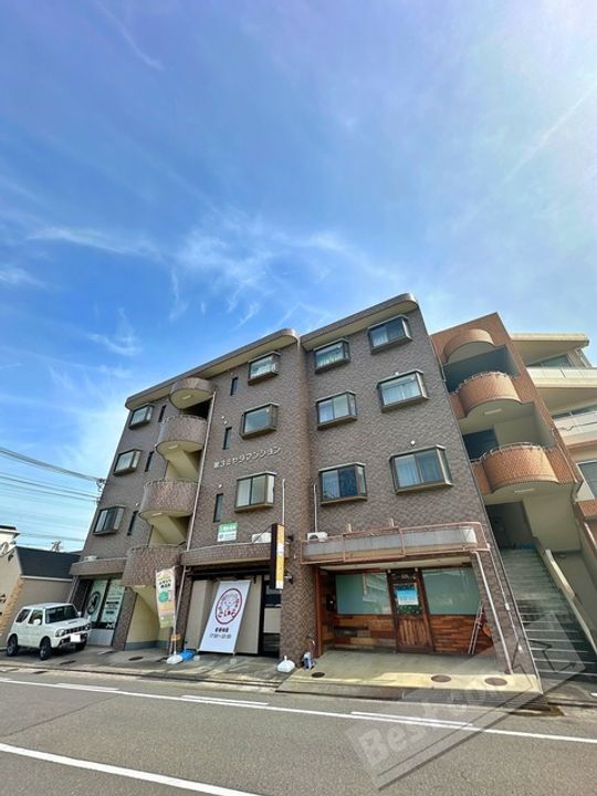 第３ミヤマタマンション 4階建