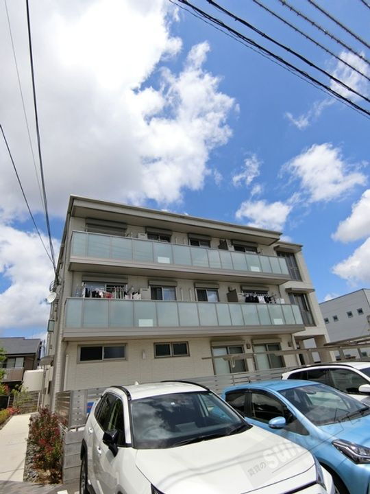ベレオ和歌山駅東 3階建