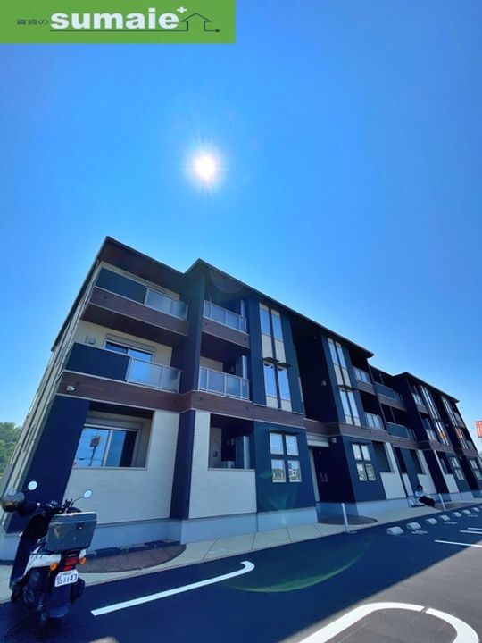 プラージュ 3階建