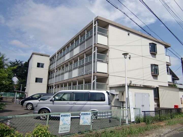 シャトー所沢 3階建