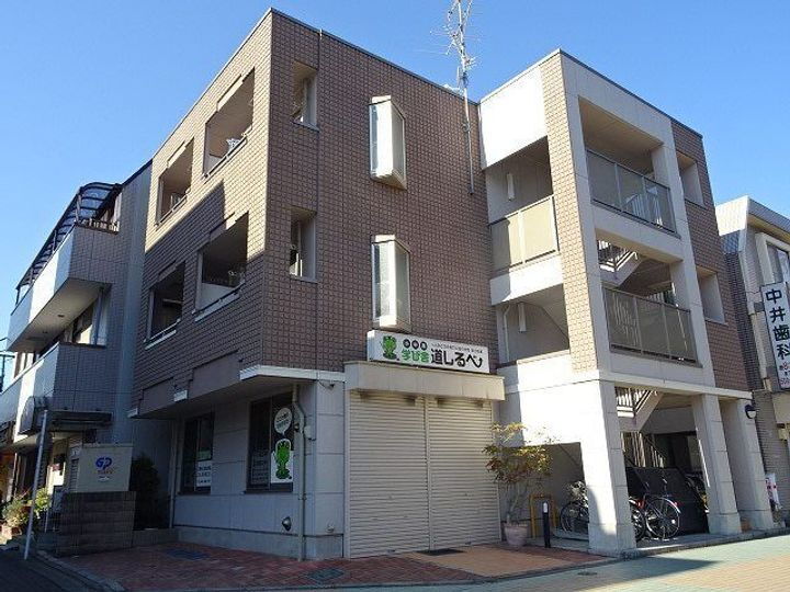 エスポワール秋川 3階建