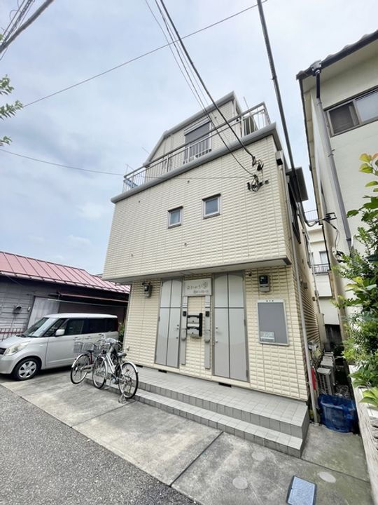 セレッソ彩 3階建