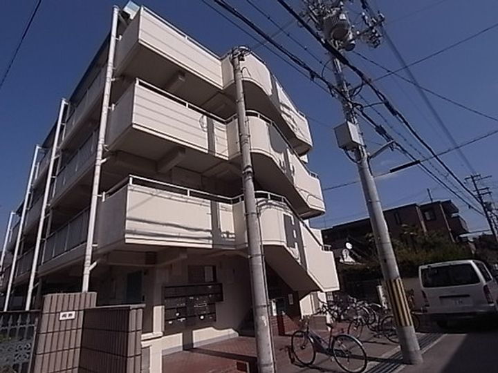 コーポアガペ 4階建