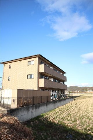 フォブール梅田 3階建