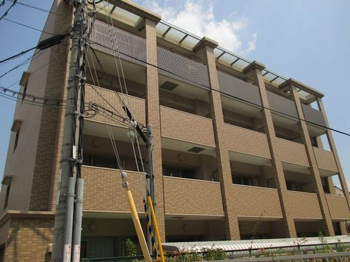 ロワイヤルヴァンテ 4階建