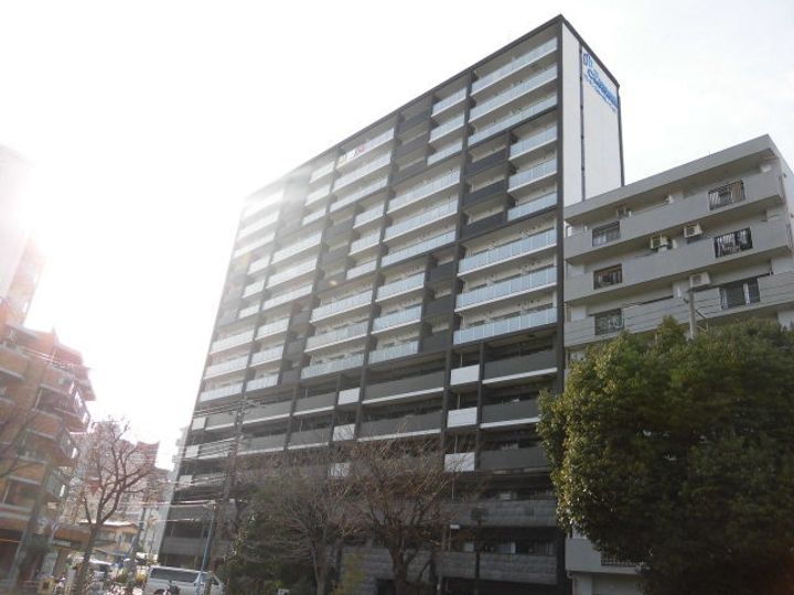 プレサンス新大阪ザ・シティ 15階建