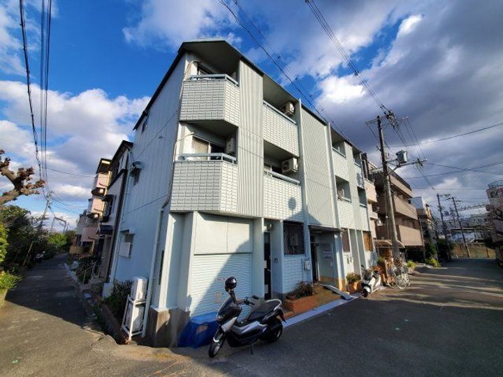 クリーンヴィラ安威川 3階建