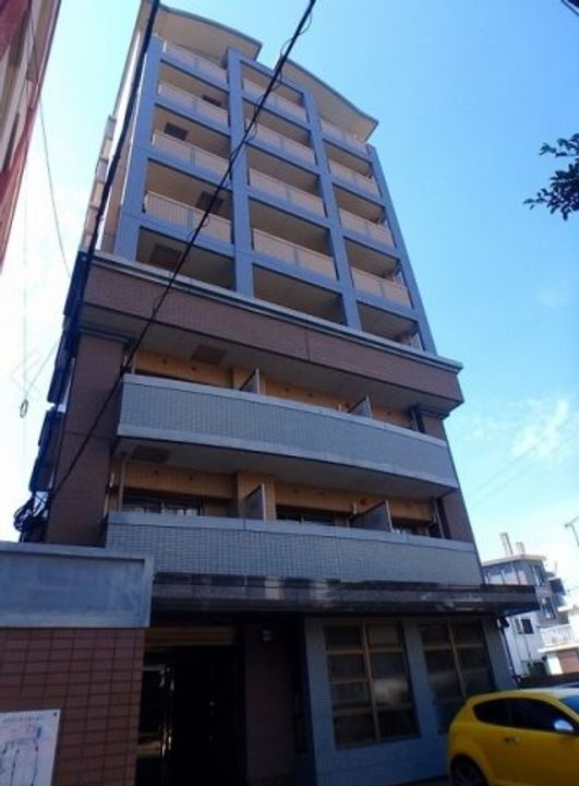 ピュア春日公園 8階建