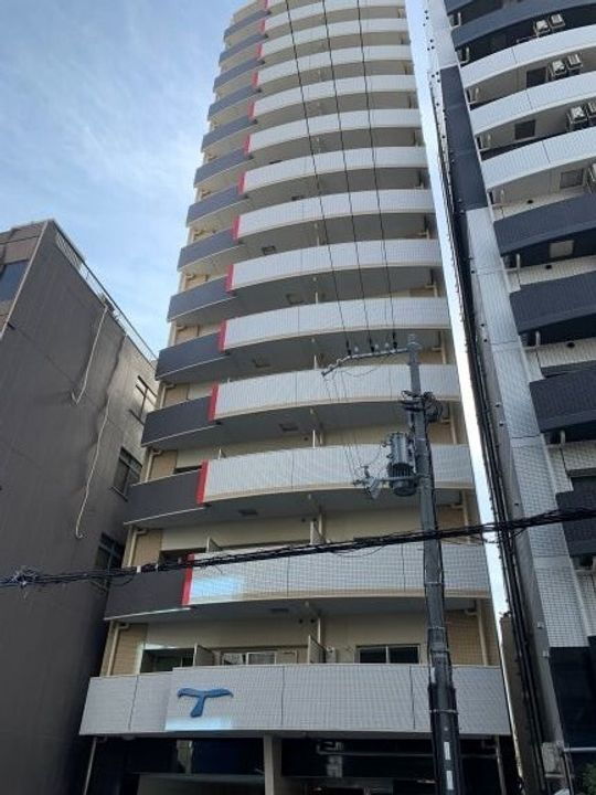 セレニテ堺筋本町プリエ　 15階建