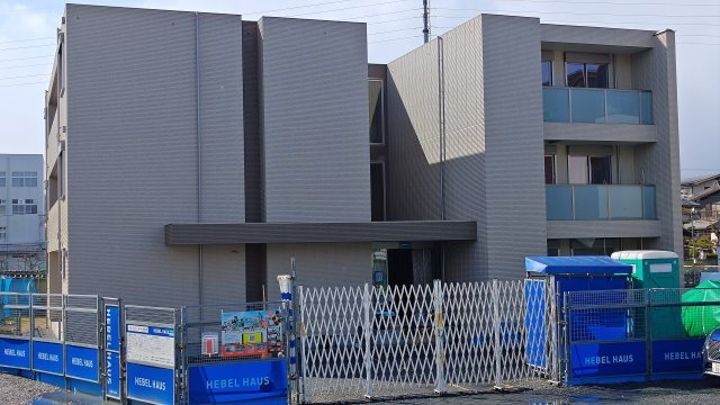 大阪府高槻市西真上２丁目 3階建 築2年1ヶ月