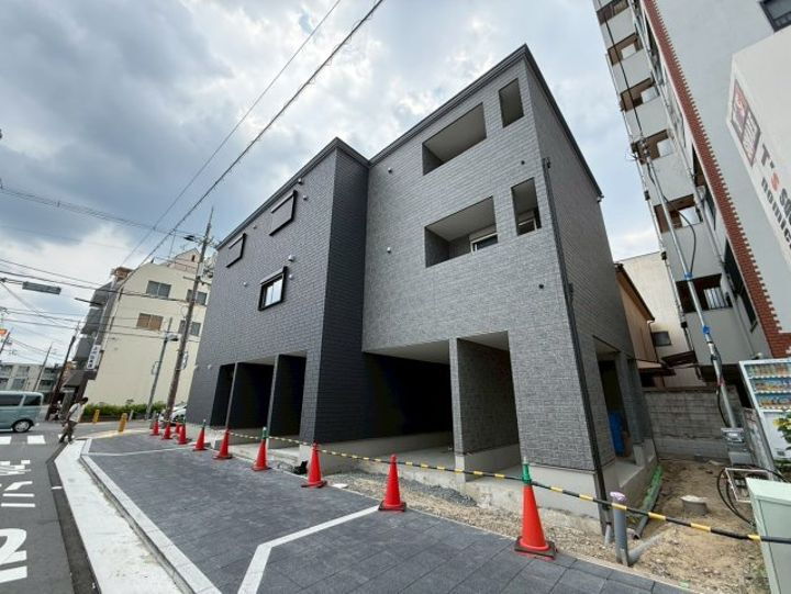 大阪府高槻市野見町 3階建 