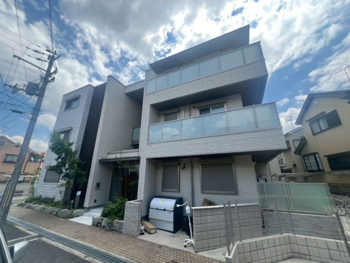 大阪府茨木市郡３丁目 賃貸マンション