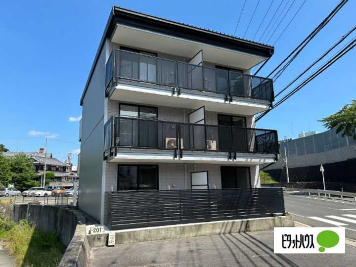 滋賀県甲賀市信楽町西 3階建 築28年4ヶ月