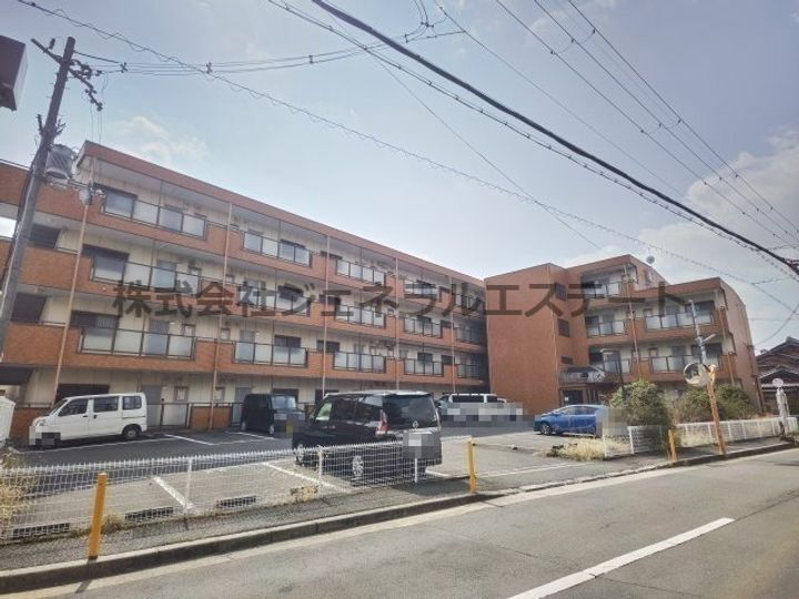 カサベルデ交野 4階建