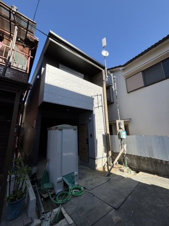 大阪府寝屋川市池田本町  2階建