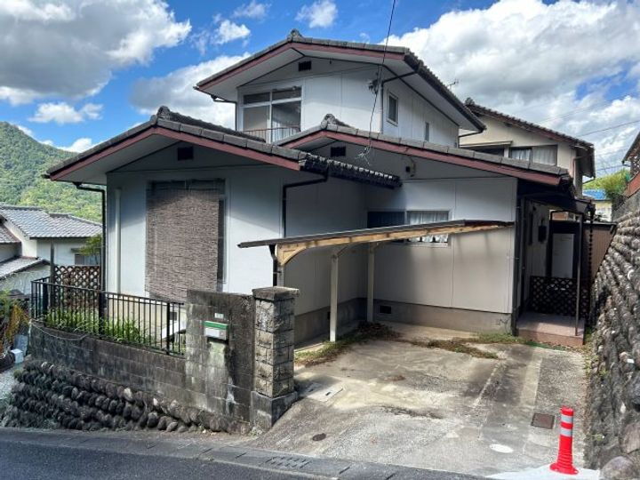亀山６丁目一戸建て 2階建