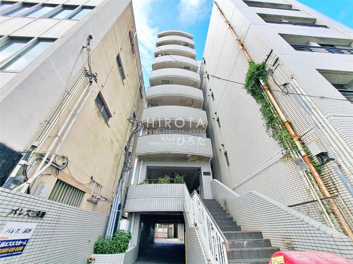 パレス三萩野 9階建