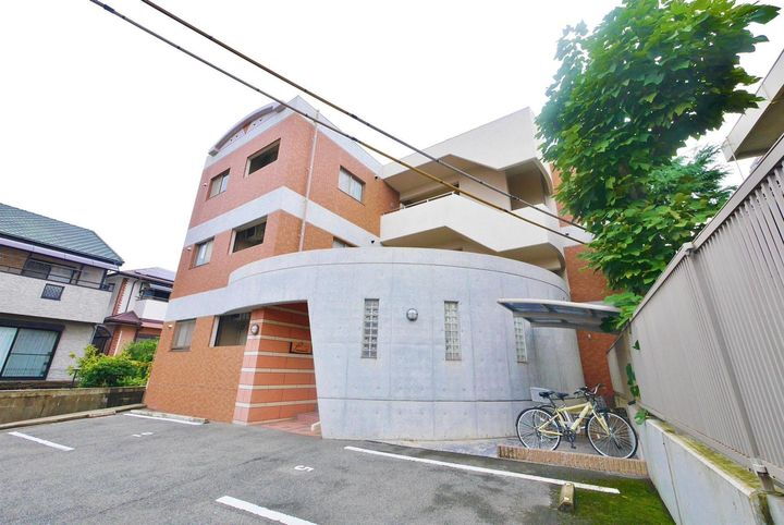 ピエモンテ 3階建