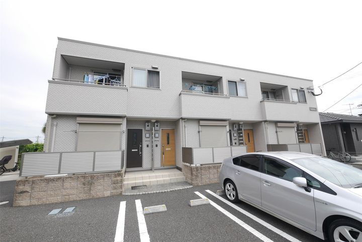 エルメゾンＯＧＵＲＡ 2階建
