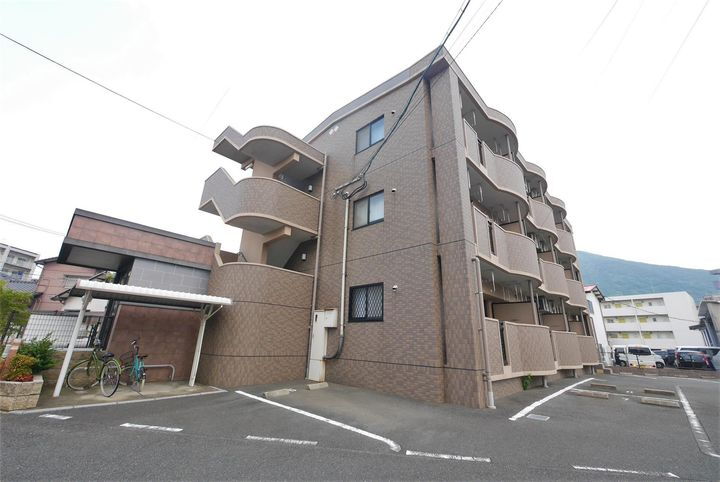フィーナス熊本 3階建