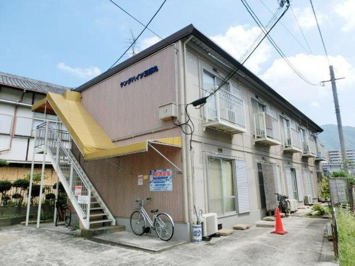 ヤングハイツ三郎丸 2階建
