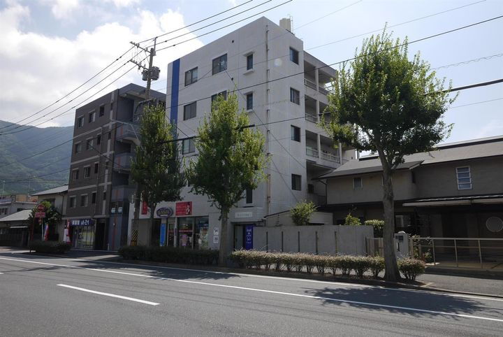 サンピア足原