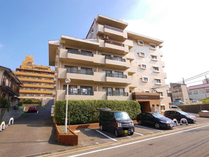 クレベール青山 6階建