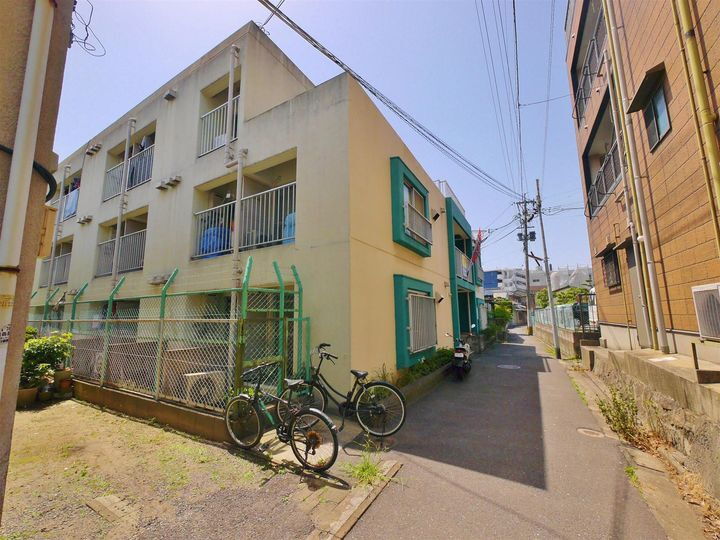 シャトレ藤田 3階建