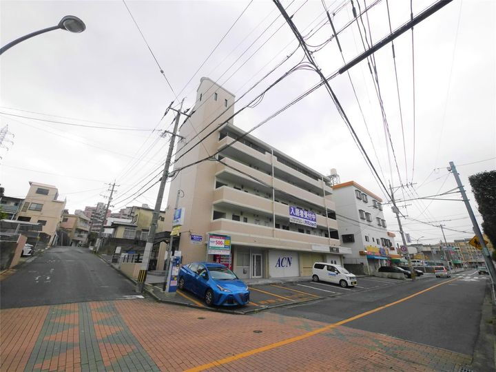 プリモレガーロ青山 5階建