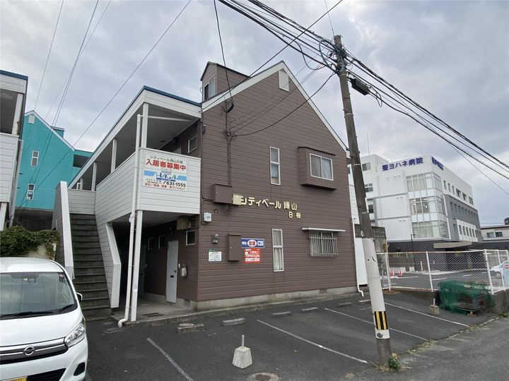 シティベール陣山Ｂ棟 2階建