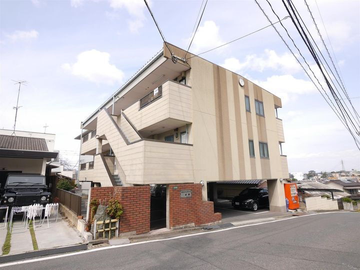 スカイエミナンス紅梅 3階建