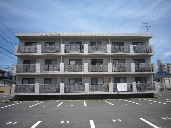 マインハイム穴生 3階建