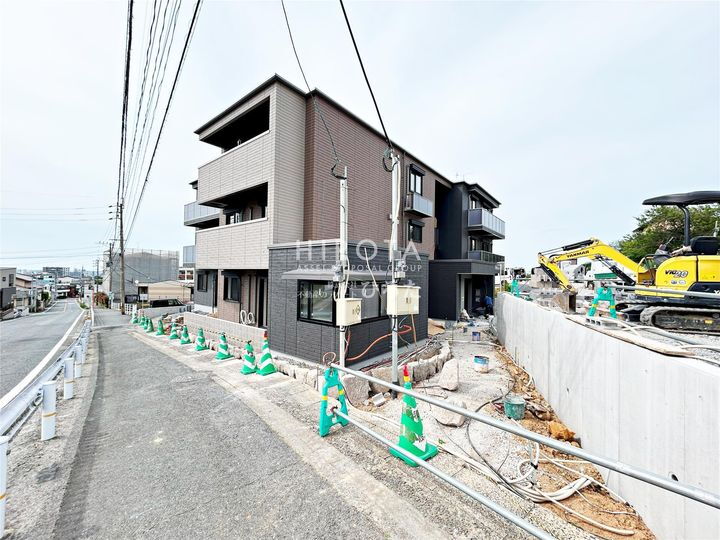 シャーメゾン西鳴水 3階建
